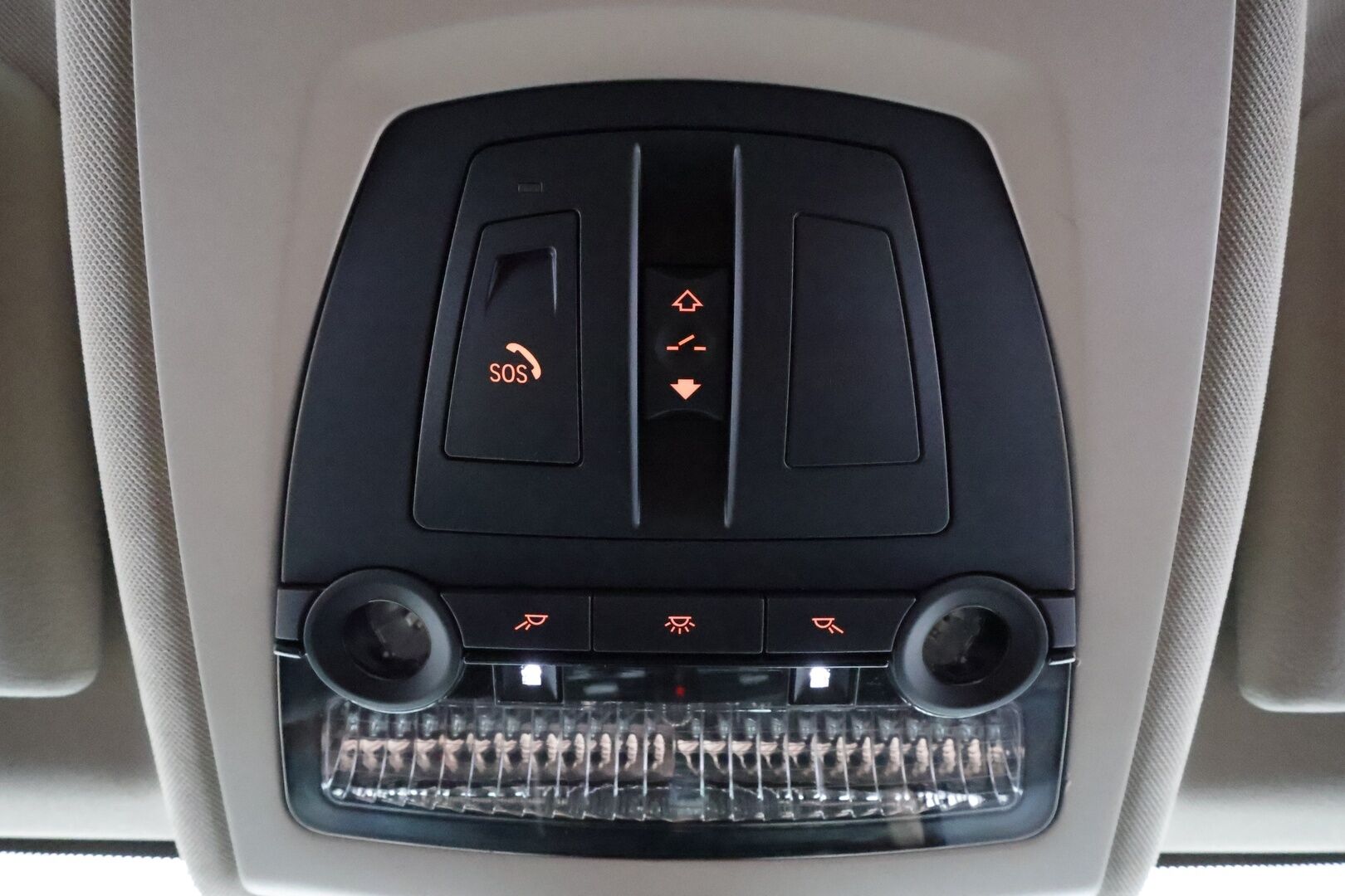 BMW 520 2015 F11 Touring 520d A Business Exclusive * Panorama / ACC / Xenon / P.Tutkat / Navi / Sisätilanlämmitin * - HUD / HiFi / Nahkaverhoilu / Kahdet renkaat aluvanteilla