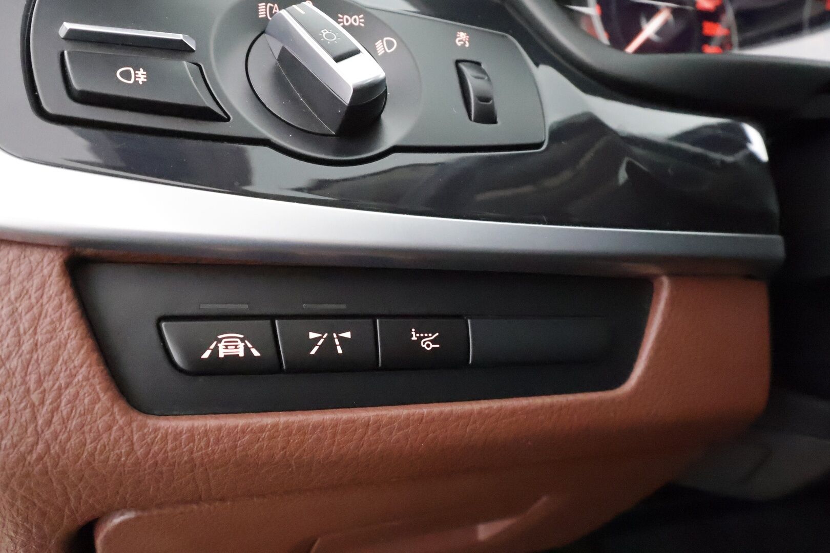 BMW 520 2015 F11 Touring 520d A Business Exclusive - Panorama | ACC | Xenon | P.Tutkat | Navi | Sisätilanlämmitin