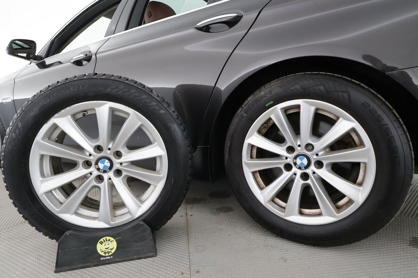 BMW 520 2015 F11 Touring 520d A Business Exclusive * Panorama / ACC / Xenon / P.Tutkat / Navi / Sisätilanlämmitin * - HUD / HiFi / Nahkaverhoilu / Kahdet renkaat aluvanteilla