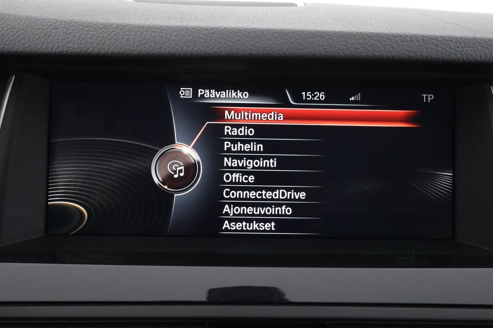 BMW 520 2015 F11 Touring 520d A Business Exclusive * Panorama / ACC / Xenon / P.Tutkat / Navi / Sisätilanlämmitin * - HUD / HiFi / Nahkaverhoilu / Kahdet renkaat aluvanteilla