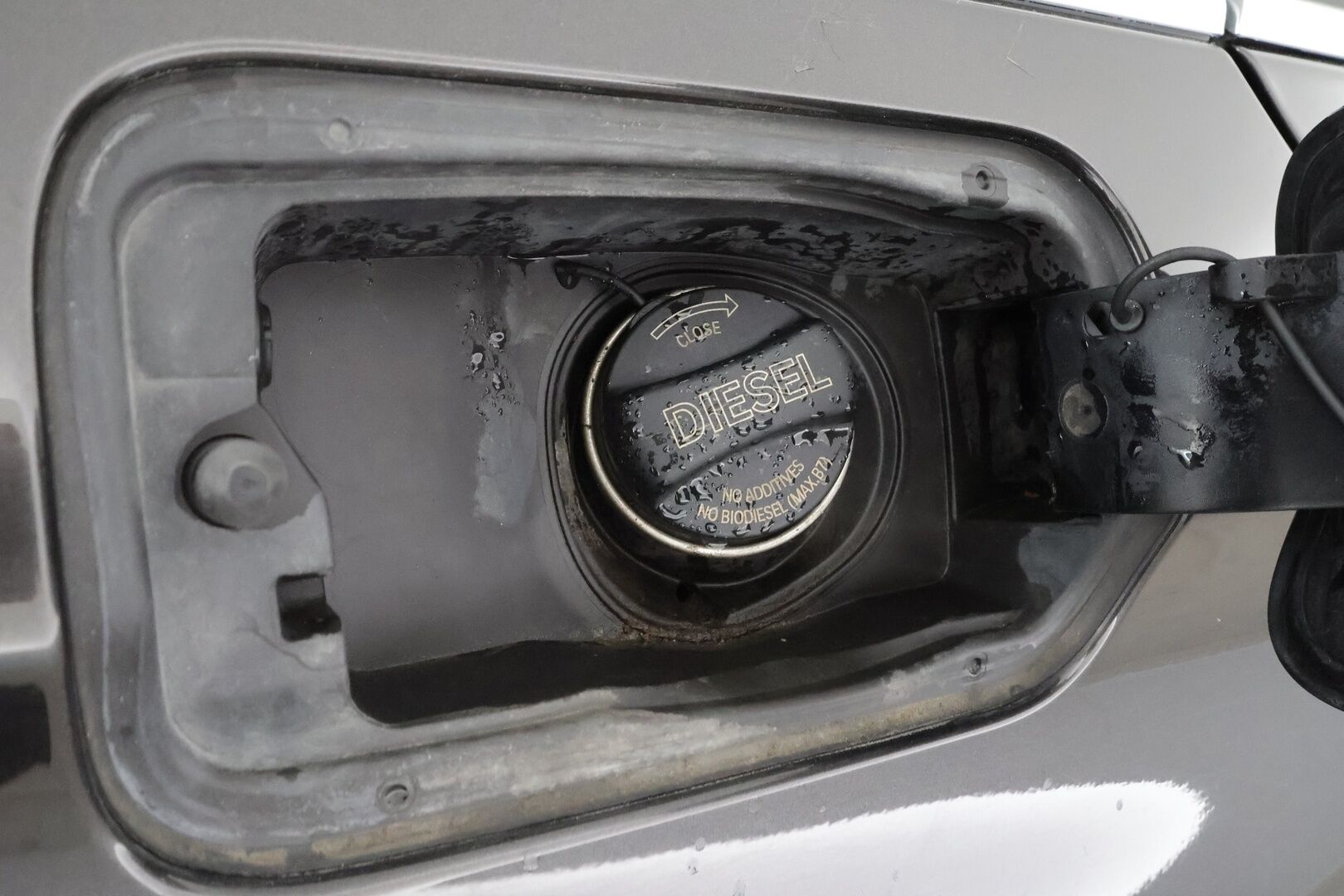 BMW 520 2015 F11 Touring 520d A Business Exclusive * Panorama / ACC / Xenon / P.Tutkat / Navi / Sisätilanlämmitin * - HUD / HiFi / Nahkaverhoilu / Kahdet renkaat aluvanteilla