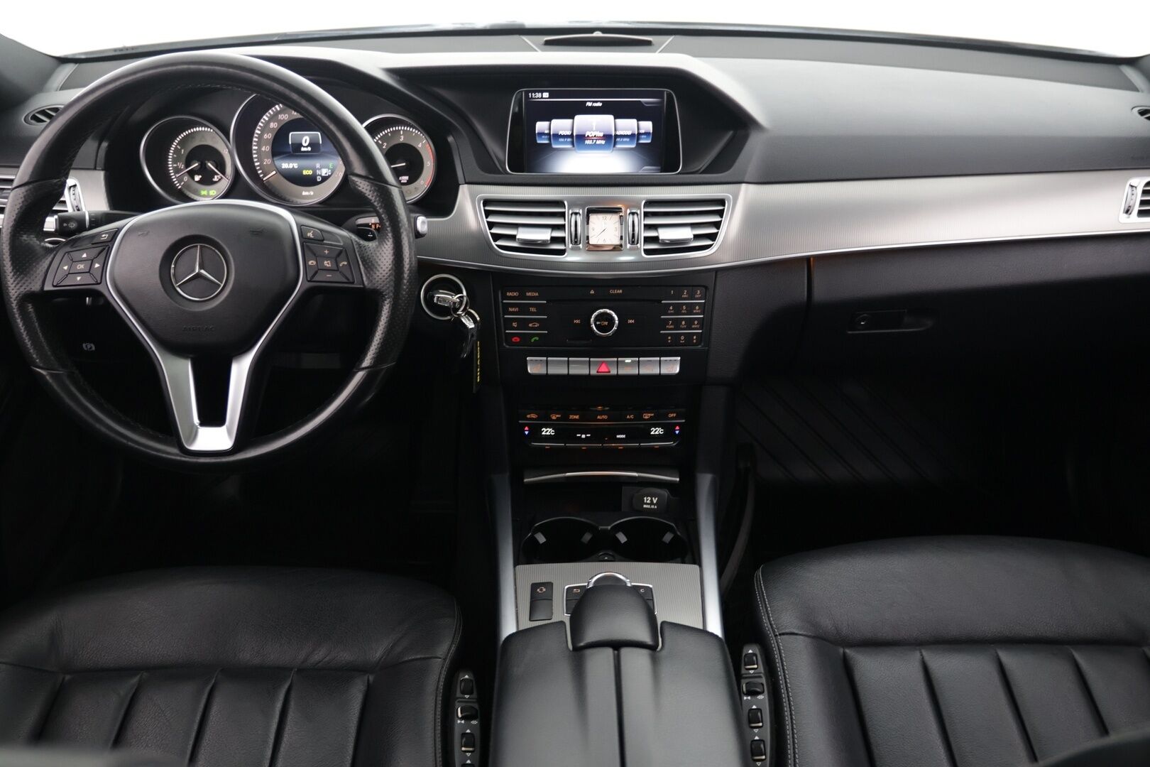 Mercedes-Benz E 2015 220 BlueTec 4Matic A Business - Ortopedi-istuimet / Kattoluukku / P.Kamera / Navi / LED ajovalot / BLISS / Tutkat eteen ja taakse