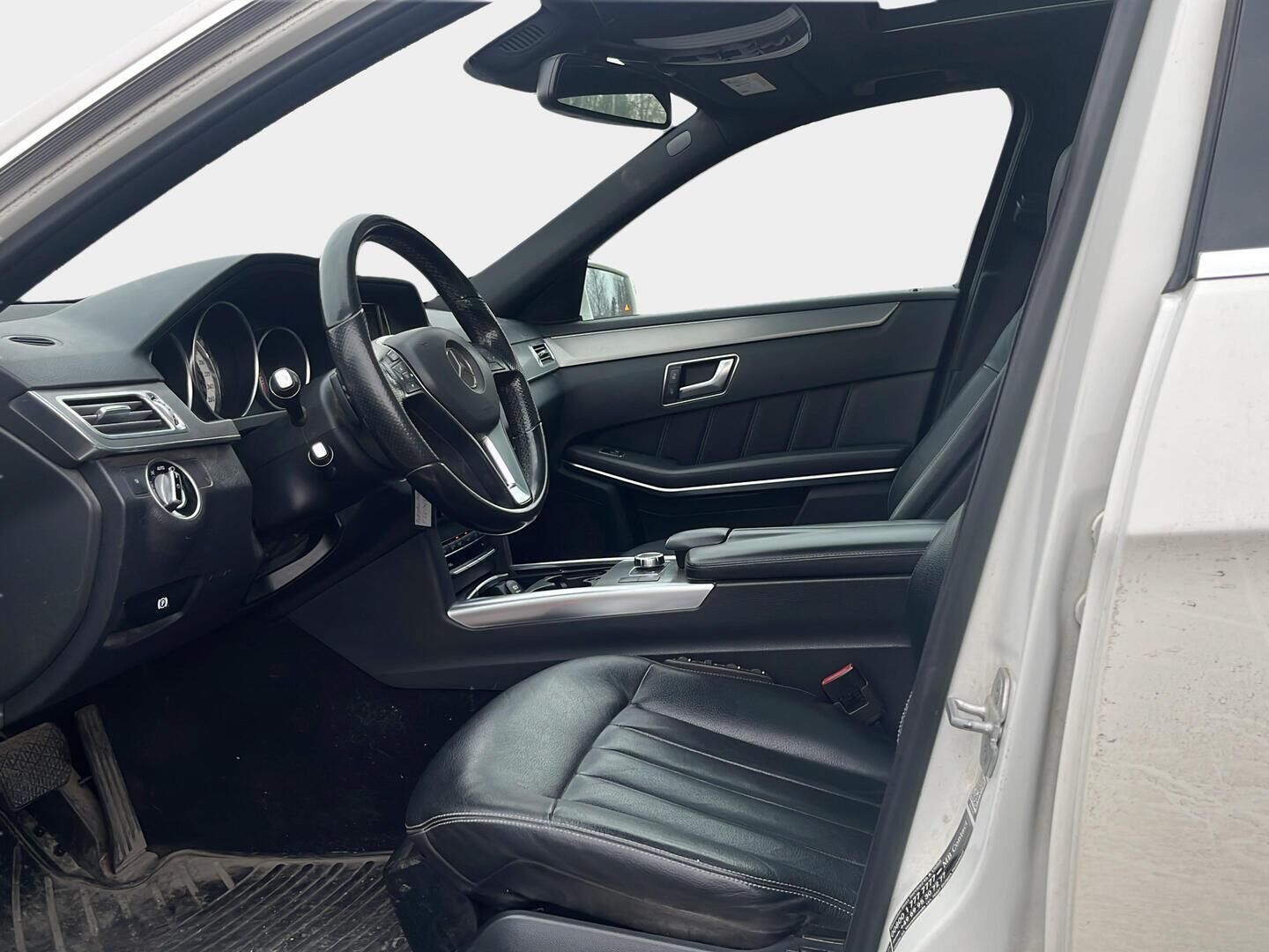 Mercedes-Benz E 2015 220 BlueTec 4Matic A Business - Ortopedi-istuimet / Kattoluukku / P.Kamera / Navi / LED ajovalot / BLISS / Tutkat eteen ja taakse