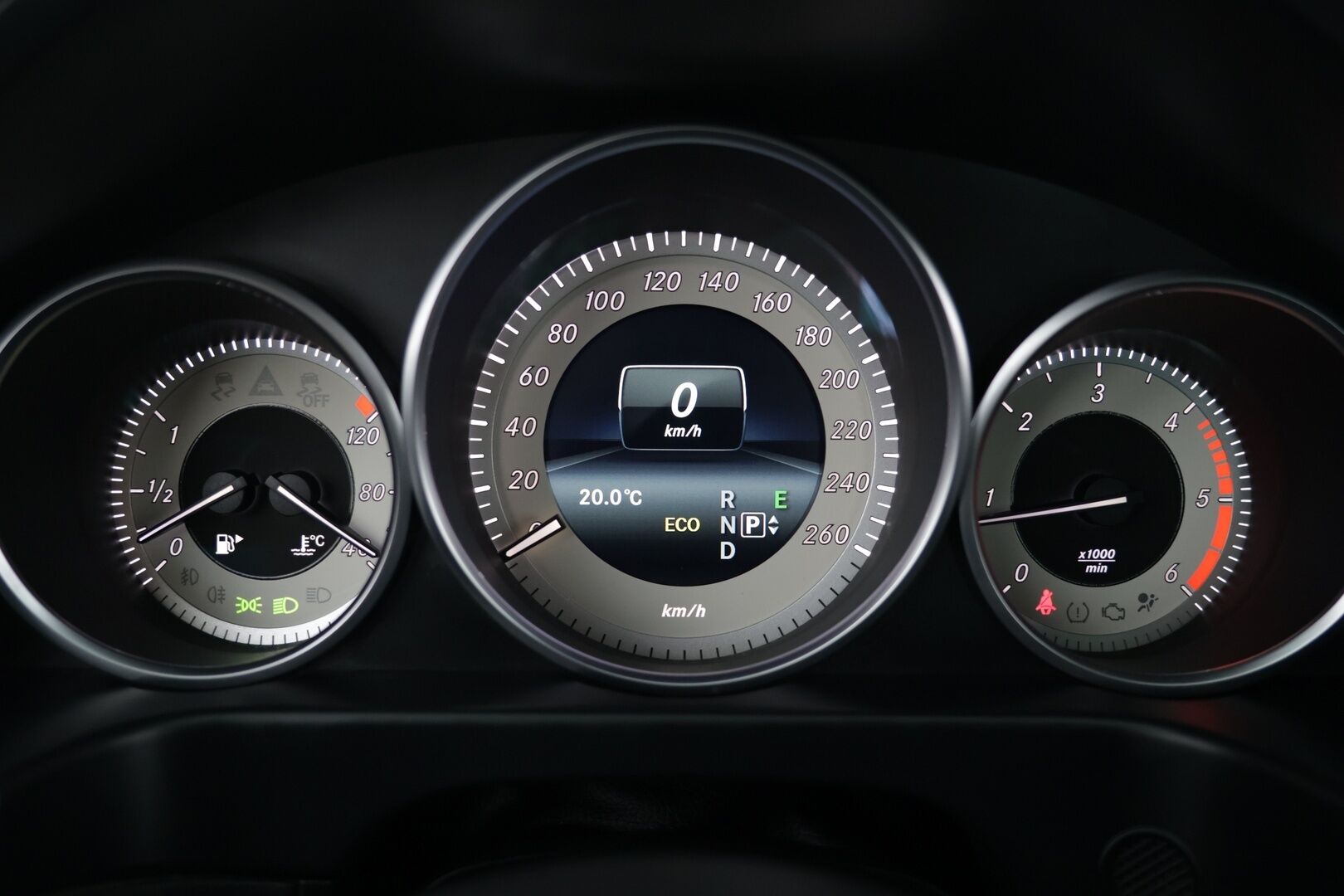 Mercedes-Benz E 2015 220 BlueTec 4Matic A Business - Ortopedi-istuimet / Kattoluukku / P.Kamera / Navi / LED ajovalot / BLISS / Tutkat eteen ja taakse