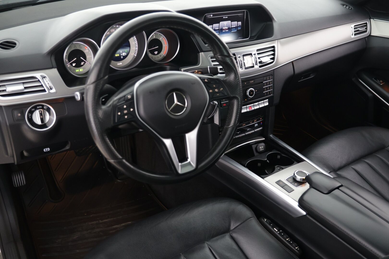 Mercedes-Benz E 2015 220 BlueTec 4Matic A Business - Ortopedi-istuimet / Kattoluukku / P.Kamera / Navi / LED ajovalot / BLISS / Tutkat eteen ja taakse