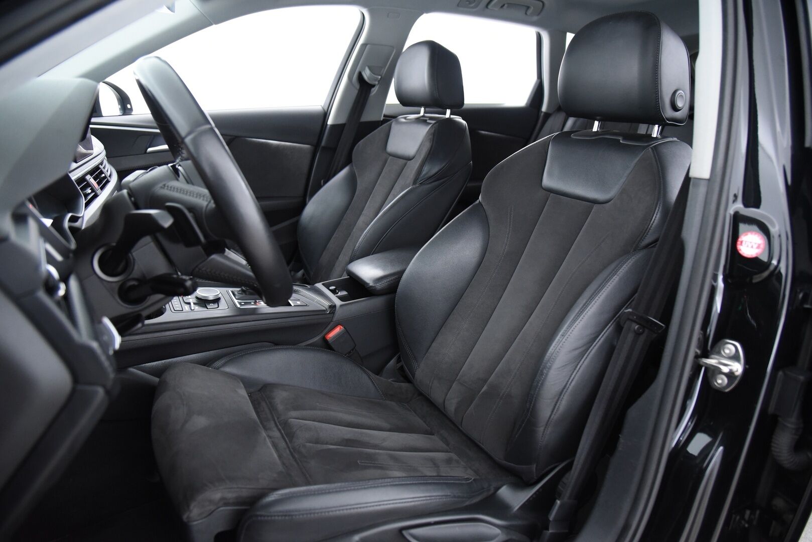 Audi A4 2016 A4 Avant Farmari (AC) 4ov 1984cm3 A  BI-Xenon / BLIS / Vakkari / P-Tutkat - Nahka-alcantara / Metalliväri