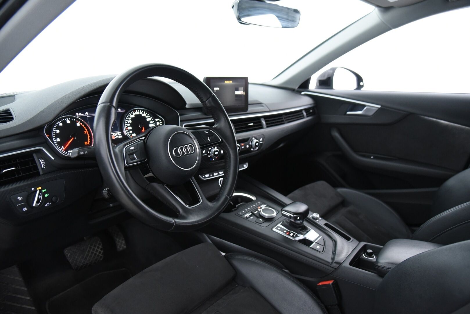 Audi A4 2016 A4 Avant Farmari (AC) 4ov 1984cm3 A  BI-Xenon / BLIS / Vakkari / P-Tutkat - Nahka-alcantara / Metalliväri