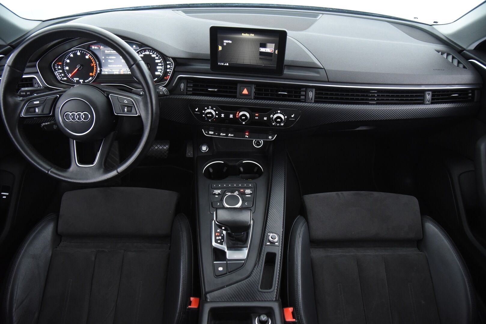 Audi A4 2016 A4 Avant Farmari (AC) 4ov 1984cm3 A  BI-Xenon / BLIS / Vakkari / P-Tutkat - Nahka-alcantara / Metalliväri