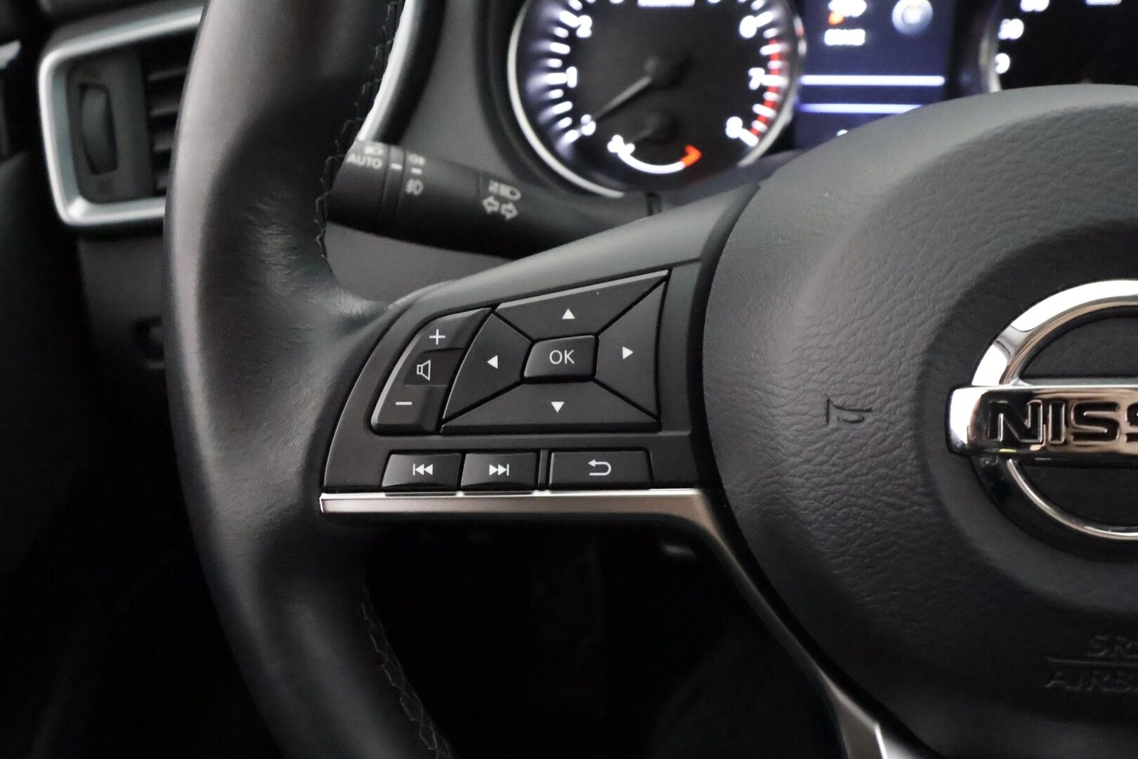 Nissan Qashqai 2021 DIG-T 160 N-Connecta 2WD DCT MY21 - | Koukku | 360° kamera | Navi | Keyless | Lohko+sisälämmitin | P.tutkat | Kaistavahti | 1-om suomiauto | Merkkihuollot | 2x renkaat aluin |  