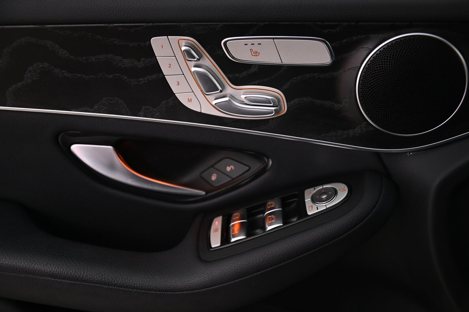 Mercedes-Benz GLC 2021 300 de 4MATIC A Business Coupé EQ Power *Suomi-Auto / Muistipenkit / LED-High Performance / DTR+ / P-Kamera* - 3,99 % KORKOTARJOUS TÄHÄN AUTOON 7.9. ASTI! - *Juuri saapunut! / 2.Om. / Facelift / Merkkiliikkeen huoltohistoria / Navi / Tutkat / 2 Renkaat vanteineen / Siisti*