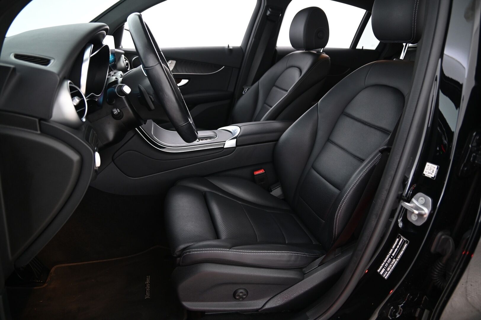 Mercedes-Benz GLC 2021 300 de 4MATIC A Business Coupé EQ Power *Suomi-Auto / Muistipenkit / LED-High Performance / DTR+ / P-Kamera* - 3,99 % KORKOTARJOUS TÄHÄN AUTOON 7.9. ASTI! - *Juuri saapunut! / 2.Om. / Facelift / Merkkiliikkeen huoltohistoria / Navi / Tutkat / 2 Renkaat vanteineen / Siisti*