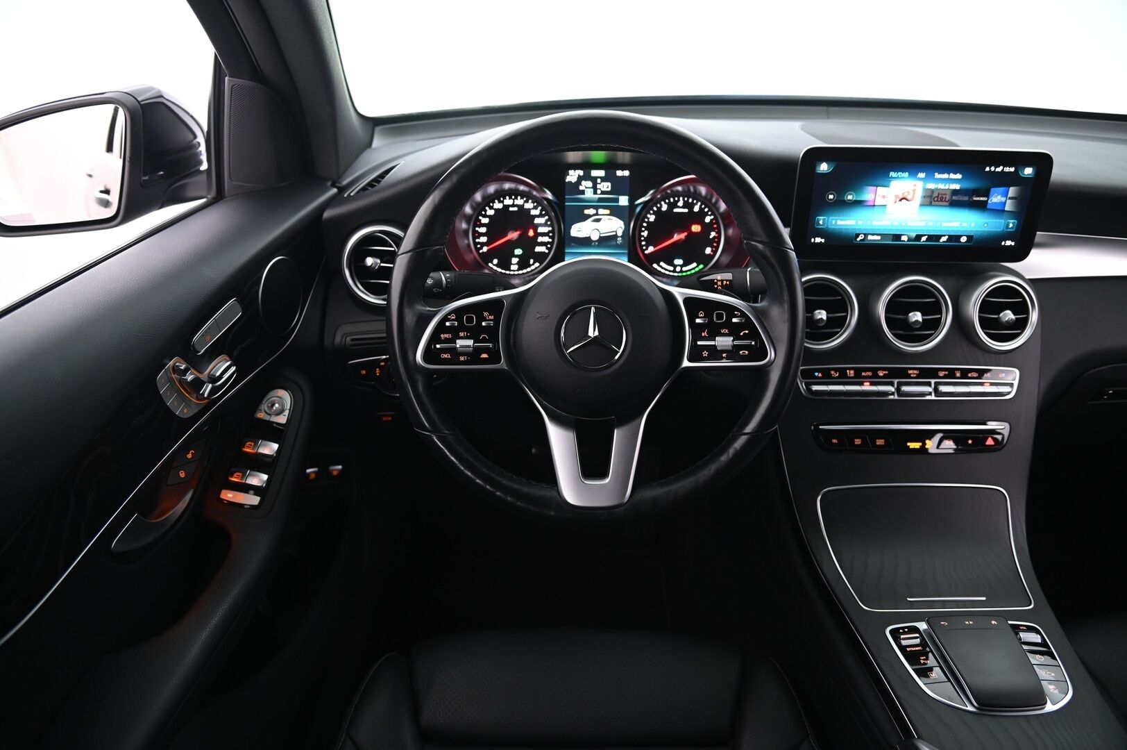 Mercedes-Benz GLC 2021 300 de 4MATIC A Business Coupé EQ Power *Suomi-Auto / Muistipenkit / LED-High Performance / DTR+ / P-Kamera* - 3,99 % KORKOTARJOUS TÄHÄN AUTOON 7.9. ASTI! - *Juuri saapunut! / 2.Om. / Facelift / Merkkiliikkeen huoltohistoria / Navi / Tutkat / 2 Renkaat vanteineen / Siisti*
