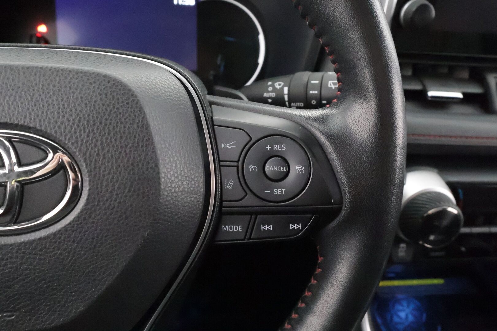 Toyota RAV4 Plug-in 2021 Hybrid 2,5 AWD-i Premium - ACC | HUD | JBL | Koukku | Webasto | Panorama | LED | Navi | Muistipenkki | 360° | Ilmastoidut nahat | Keyless | Suomi-auto | Merkkihuollettu | Supervarusteet