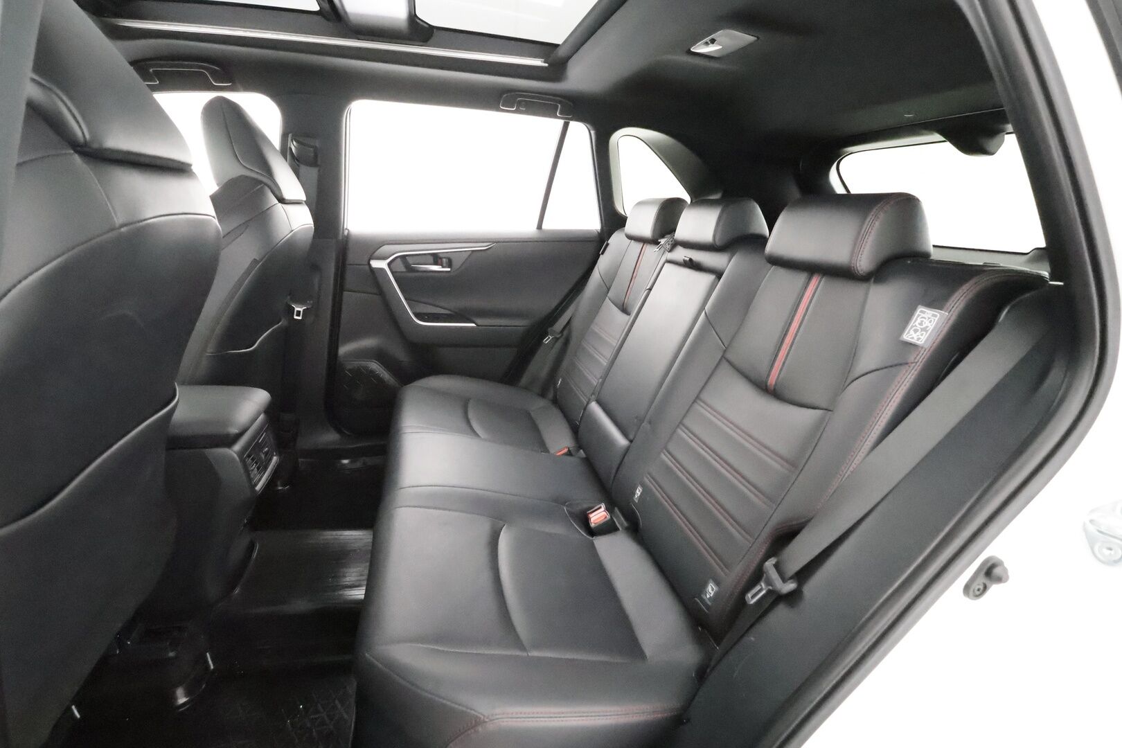 Toyota RAV4 Plug-in 2021 Hybrid 2,5 AWD-i Premium - ACC | HUD | JBL | Koukku | Webasto | Panorama | LED | Navi | Muistipenkki | 360° | Ilmastoidut nahat | Keyless | Suomi-auto | Merkkihuollettu | Supervarusteet