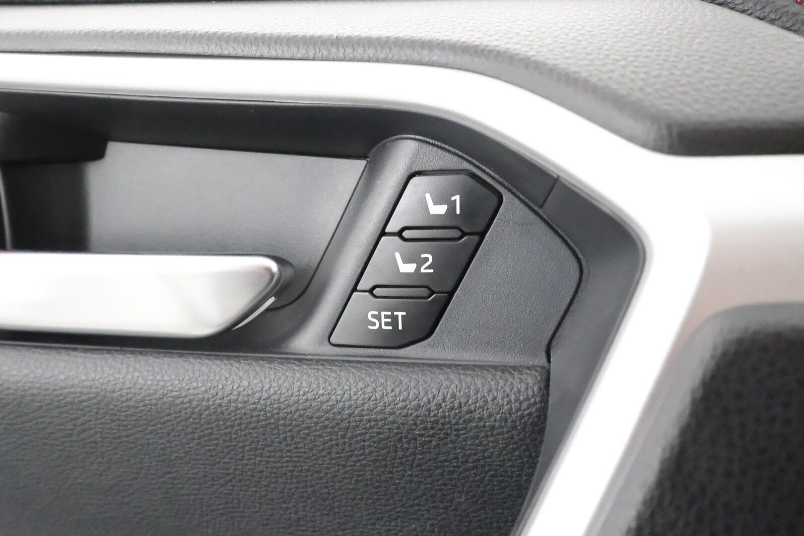 Toyota RAV4 Plug-in 2021 Hybrid 2,5 AWD-i Premium - ACC | HUD | JBL | Koukku | Webasto | Panorama | LED | Navi | Muistipenkki | 360° | Ilmastoidut nahat | Keyless | Suomi-auto | Merkkihuollettu | Supervarusteet