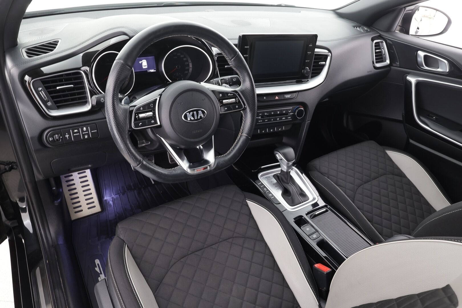 Kia ProCeed 2021 1,5 T-GDI 160hv GT-Line DCT * Sisätilanlämmitin / P.Kamera / Kaistavahti / Apple&Android / Ratinlämmitys / Vakkari * - Suomi-auto / Merkkihuollot / Kahdet renkaat aluvanteilla - HULLUT AVAJAISHULINAT KORKOTARJOUS 3,29 %