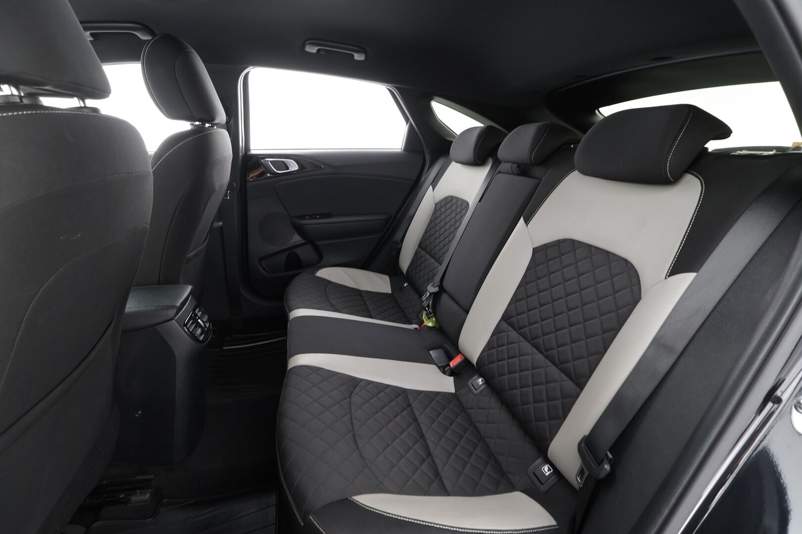 Kia ProCeed 2021 1,5 T-GDI 160hv GT-Line DCT * Sisätilanlämmitin / P.Kamera / Kaistavahti / Apple&Android / Ratinlämmitys / Vakkari * - Suomi-auto / Merkkihuollot / Kahdet renkaat aluvanteilla - HULLUT AVAJAISHULINAT KORKOTARJOUS 3,29 %