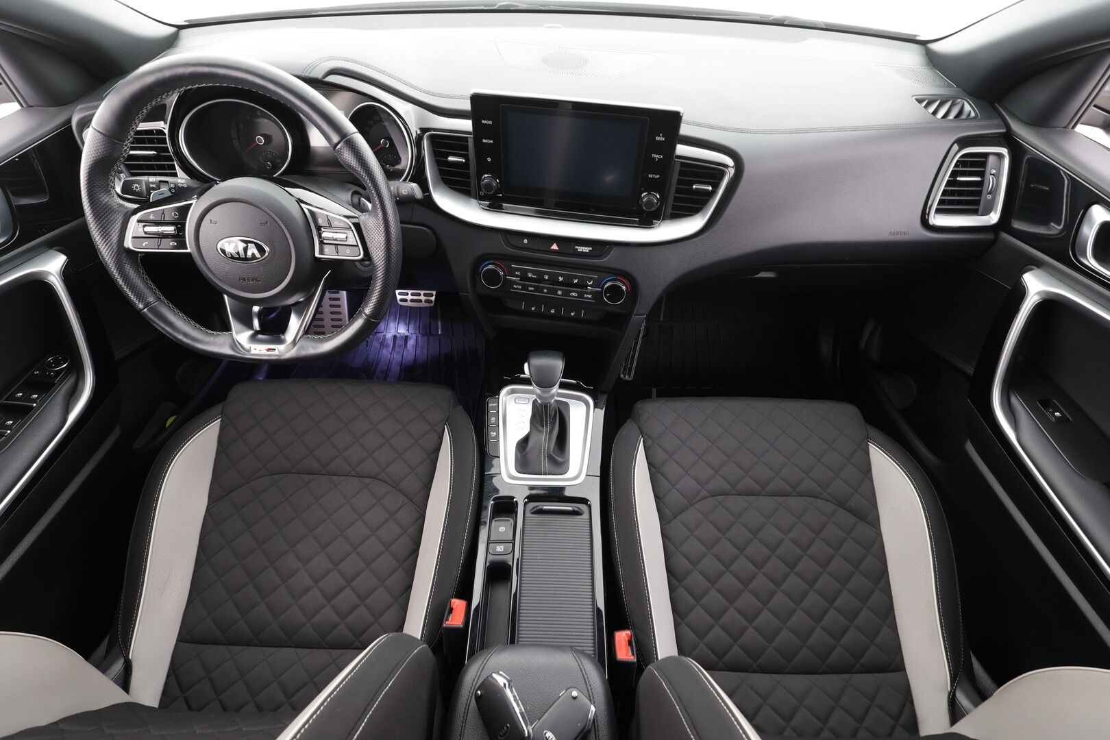 Kia ProCeed 2021 1,5 T-GDI 160hv GT-Line DCT * Sisätilanlämmitin / P.Kamera / Kaistavahti / Apple&Android / Ratinlämmitys / Vakkari * - Suomi-auto / Merkkihuollot / Kahdet renkaat aluvanteilla - HULLUT AVAJAISHULINAT KORKOTARJOUS 3,29 %