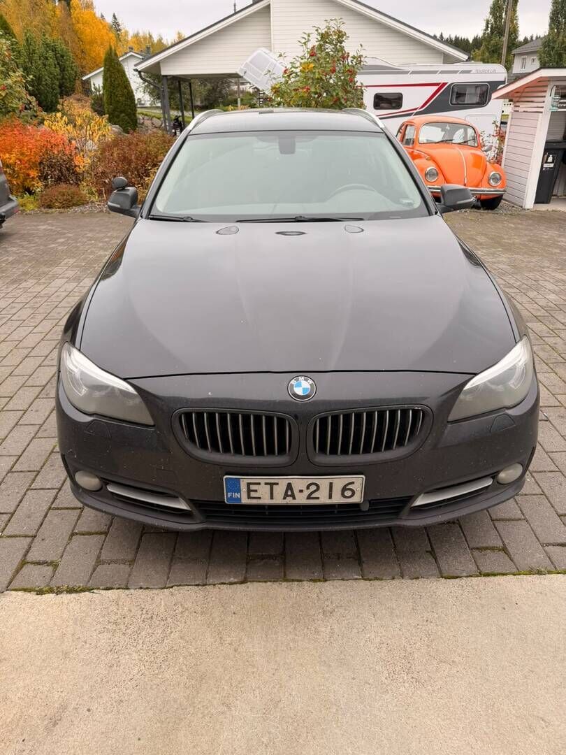BMW 520 2016 BMW 520d xDrive Farmari - Vakkari | Lohko | KeyLessGo | Ratin.Lämmitin | Vetokoukku | Suomi-auto | 2xRenkaat aluvanteilla | 