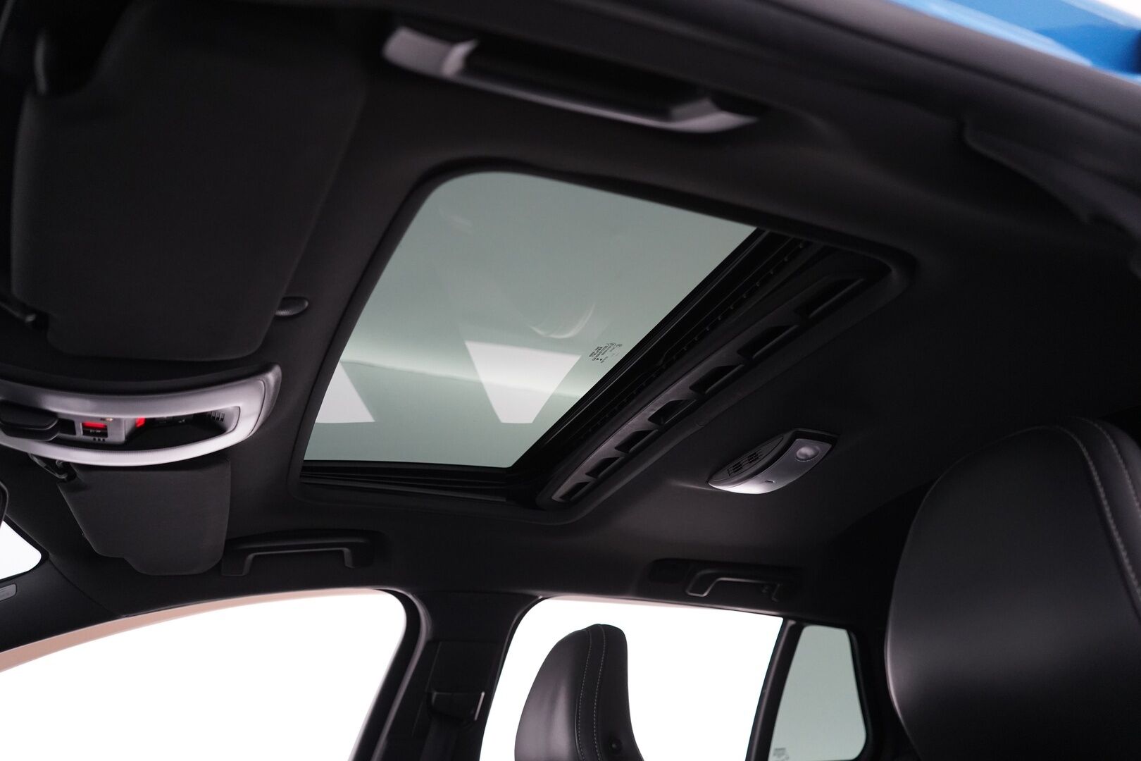 Volvo V60 2014 D4 AWD R-Design aut *ACC / WEBASTO / KATTOLUUKKU / BLIS / KOUKKU / VOC / TUTKAT* - Jakopää tehty 229tkm! / Kahdet renkaat aluvantein - HULLU BLACKWEEK KORKOTARJOUS 2,49%