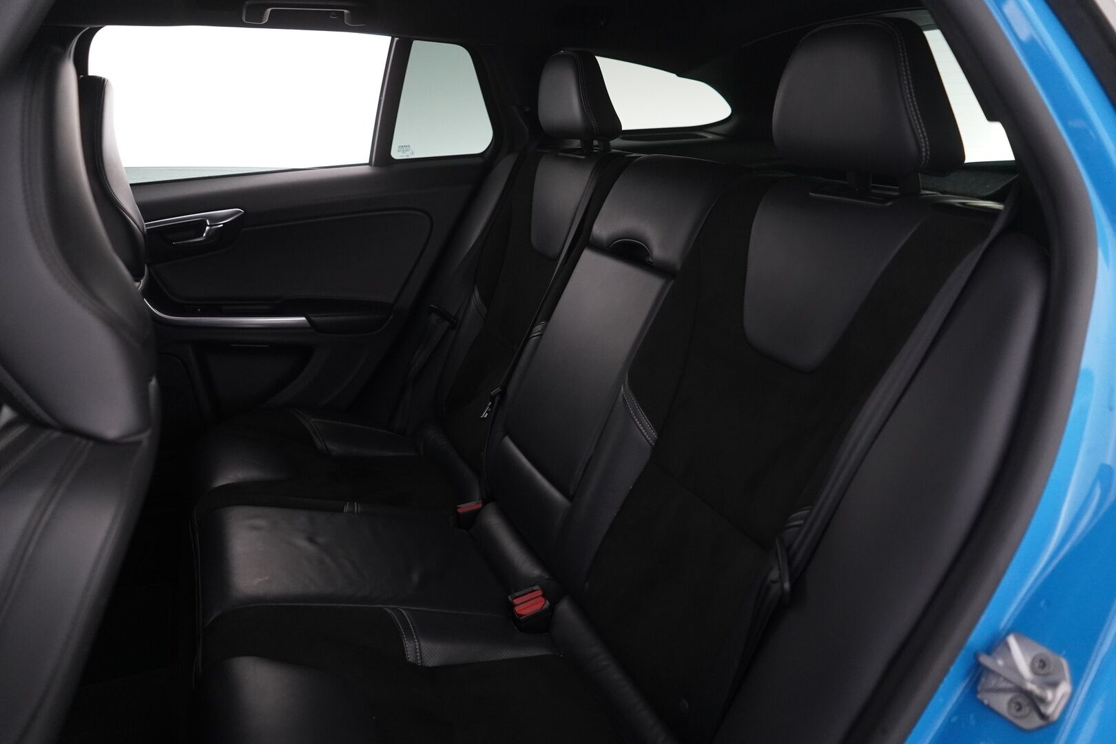 Volvo V60 2014 D4 AWD R-Design aut *ACC / WEBASTO / KATTOLUUKKU / BLIS / KOUKKU / VOC / TUTKAT* - Jakopää tehty 229tkm! / Kahdet renkaat aluvantein - HULLU BLACKWEEK KORKOTARJOUS 2,49%