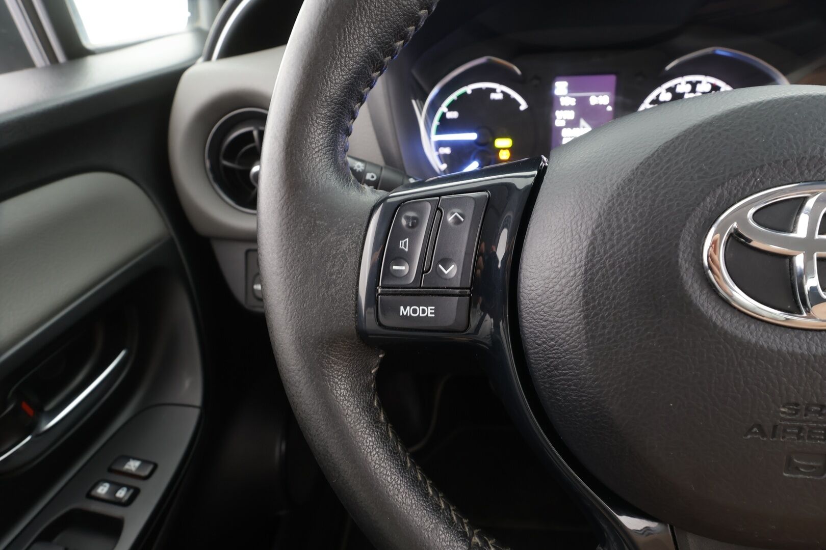Toyota Yaris 2020 1,5 Hybrid Active 5ov - | Vakkari | P.Kamera | Kaistavahti | Autom.ilmastointi | Bluetooth | Suomi-auto | Kahdet renkaat aluvanteilla | 