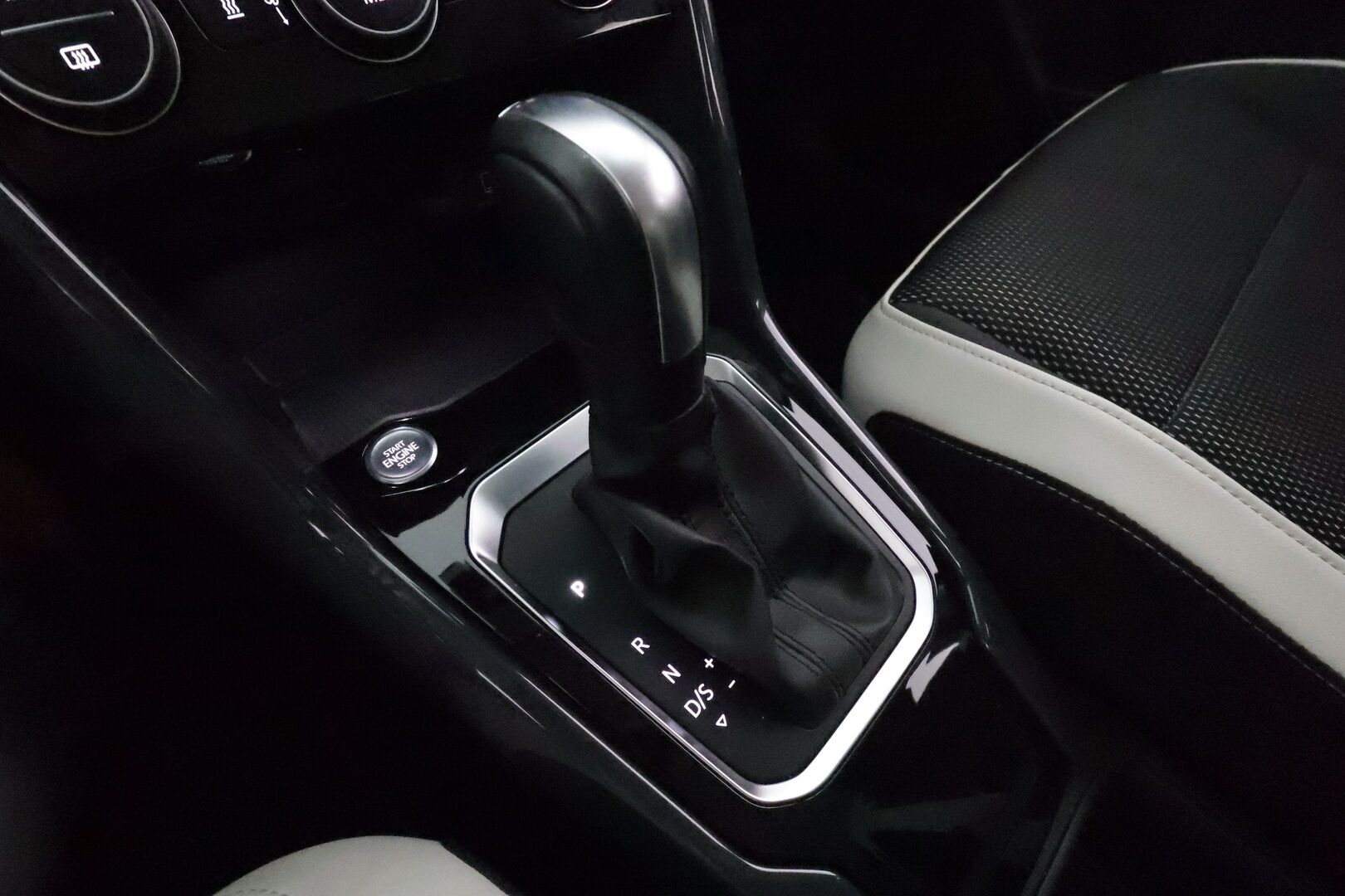 Volkswagen T-Roc 2020 Sport 1,5 TSI EVO 110 kW DSG **Webasto / LED-valot / ACC / P.Tutkat / Puolinahat / Digimittaristo / KeylessGO** - Suomi-auto / Kahdet Renkaat