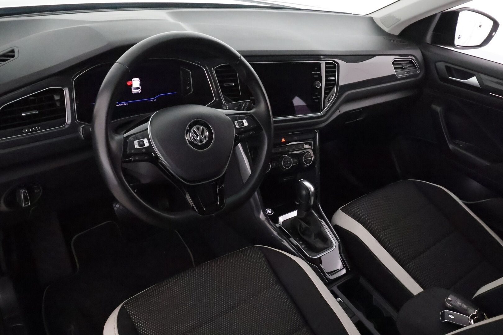 Volkswagen T-Roc 2020 Sport 1,5 TSI EVO 110 kW DSG **Webasto / LED-valot / ACC / P.Tutkat / Puolinahat / Digimittaristo / KeylessGO** - Suomi-auto / Kahdet Renkaat