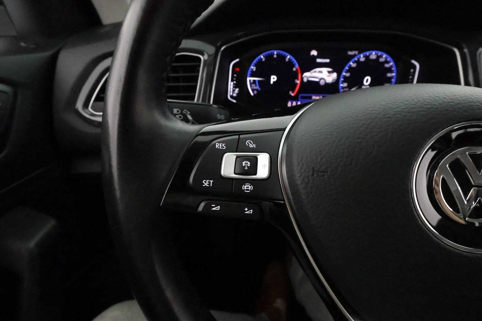 Volkswagen T-Roc 2020 Sport 1,5 TSI EVO 110 kW DSG **Webasto / LED-valot / ACC / P.Tutkat / Puolinahat / Digimittaristo / KeylessGO** - Suomi-auto / Kahdet Renkaat