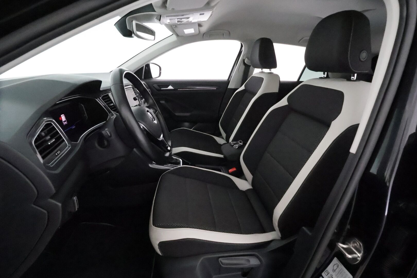 Volkswagen T-Roc 2020 Sport 1,5 TSI EVO 110 kW DSG **Webasto / LED-valot / ACC / P.Tutkat / Puolinahat / Digimittaristo / KeylessGO** - Suomi-auto / Kahdet Renkaat