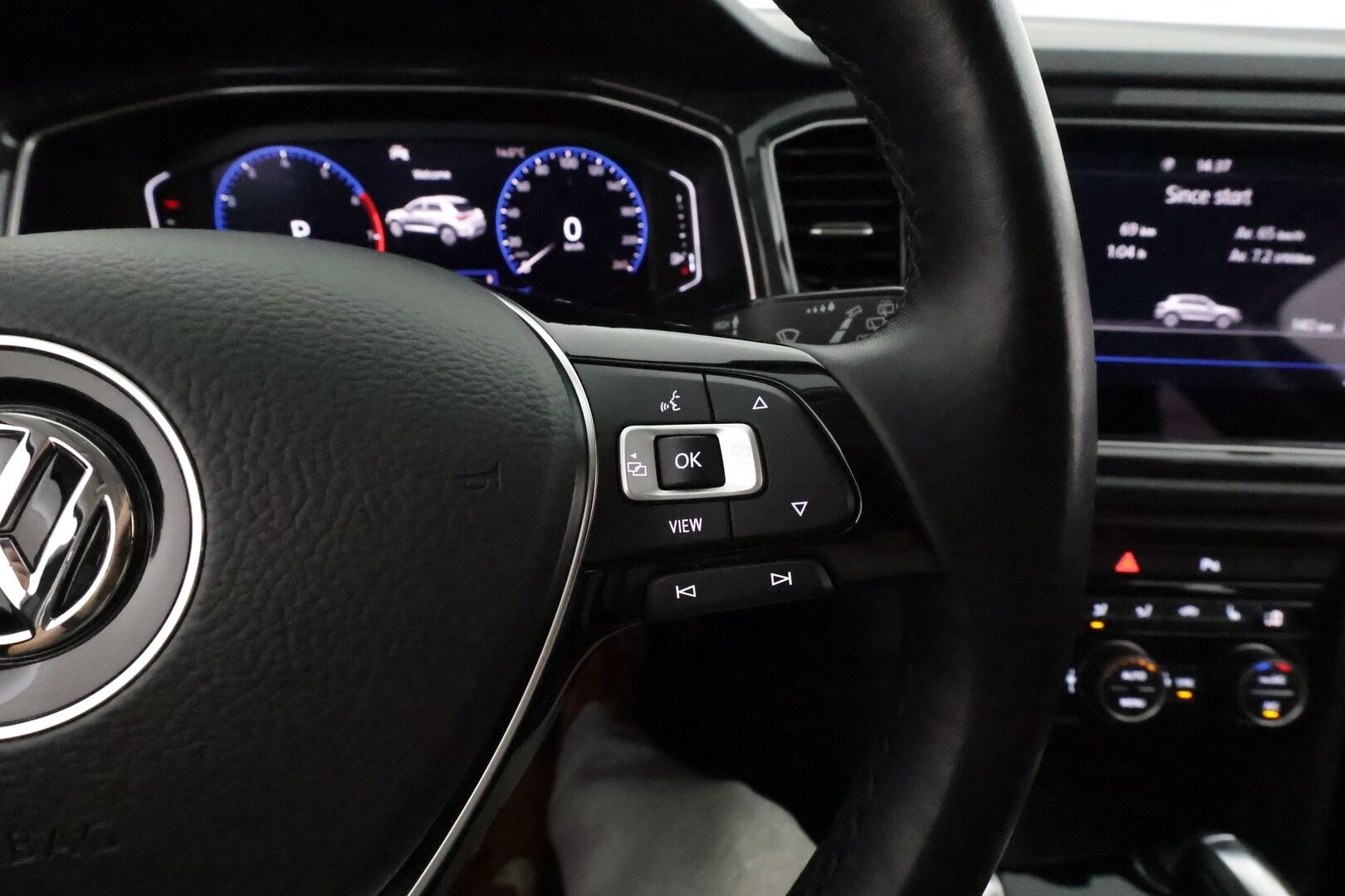 Volkswagen T-Roc 2020 Sport 1,5 TSI EVO 110 kW DSG **Webasto / LED-valot / ACC / P.Tutkat / Puolinahat / Digimittaristo / KeylessGO** - Suomi-auto / Kahdet Renkaat ja Vanteet / Hyvät varusteet