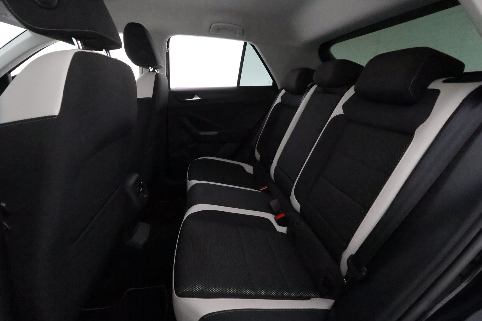 Volkswagen T-Roc 2020 Sport 1,5 TSI EVO 110 kW DSG **Webasto / LED-valot / ACC / P.Tutkat / Puolinahat / Digimittaristo / KeylessGO** - Suomi-auto / Kahdet Renkaat