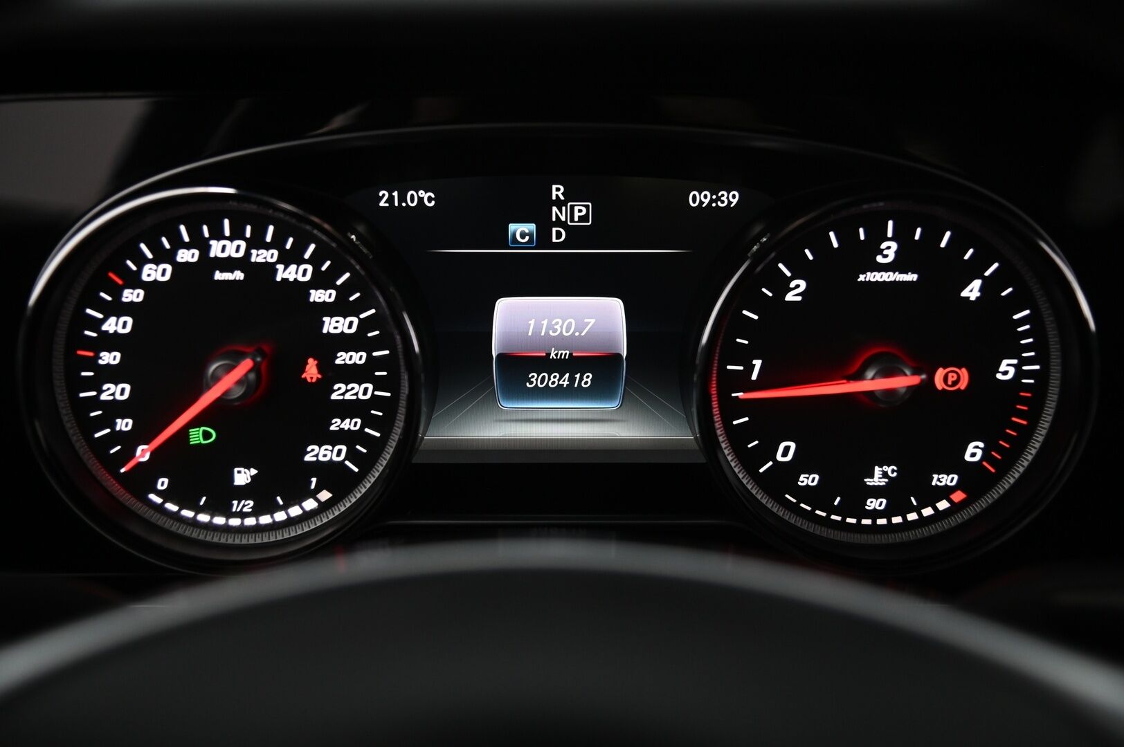 Mercedes-Benz E 2017 220d T A Premium Business AMG - AMG sisä- ja ulkopaketti/  Koukku/  Kamera/  Sporttipenkit/  Ambient*