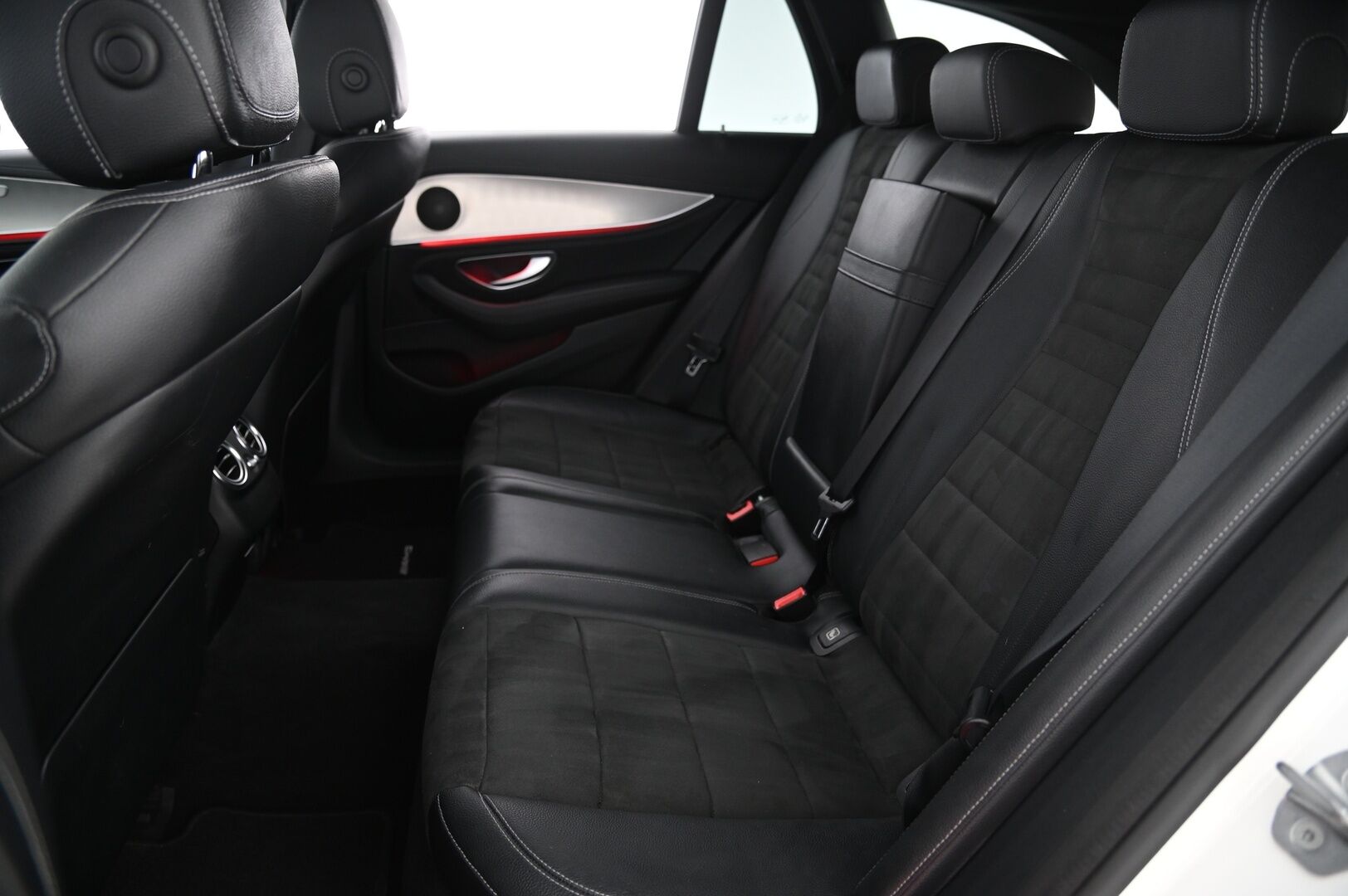 Mercedes-Benz E 2017 220d T A Premium Business AMG - AMG sisä- ja ulkopaketti/  Koukku/  Kamera/  Sporttipenkit/  Ambient*
