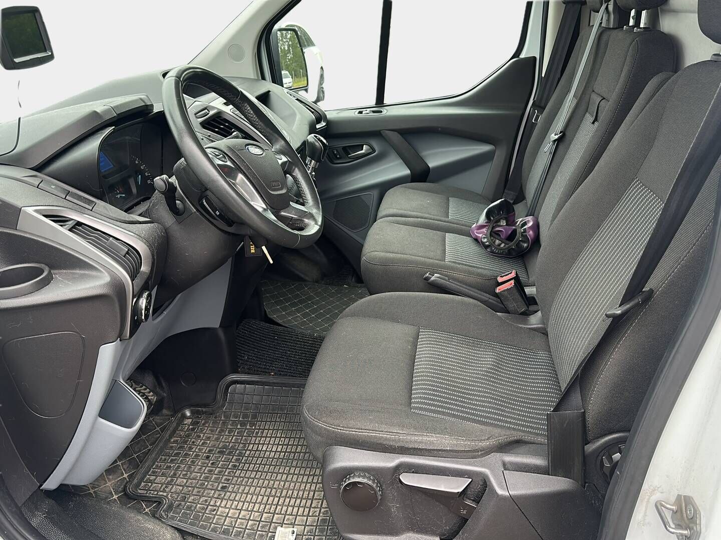 Ford Transit 2014 Custom L1H2 - Siisti yksilö | Huoltokirja | Vetokoukku | Kahdet renkaat