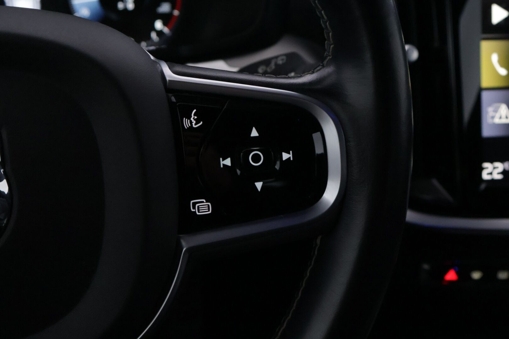 Volvo V60 2020 D4 AWD Business R-Design aut *Webasto / Sähkömuisti kuskin penkki / P. kamera / ACC / BLISS / Vetokoukku / Keyless* - Suomi-auto / Juuri huollettu / Volvo On Call / High performance Audio / Ratinlämmitys / Puskurin alle taittuva vetokoukku / Full-LED Active High Beam 