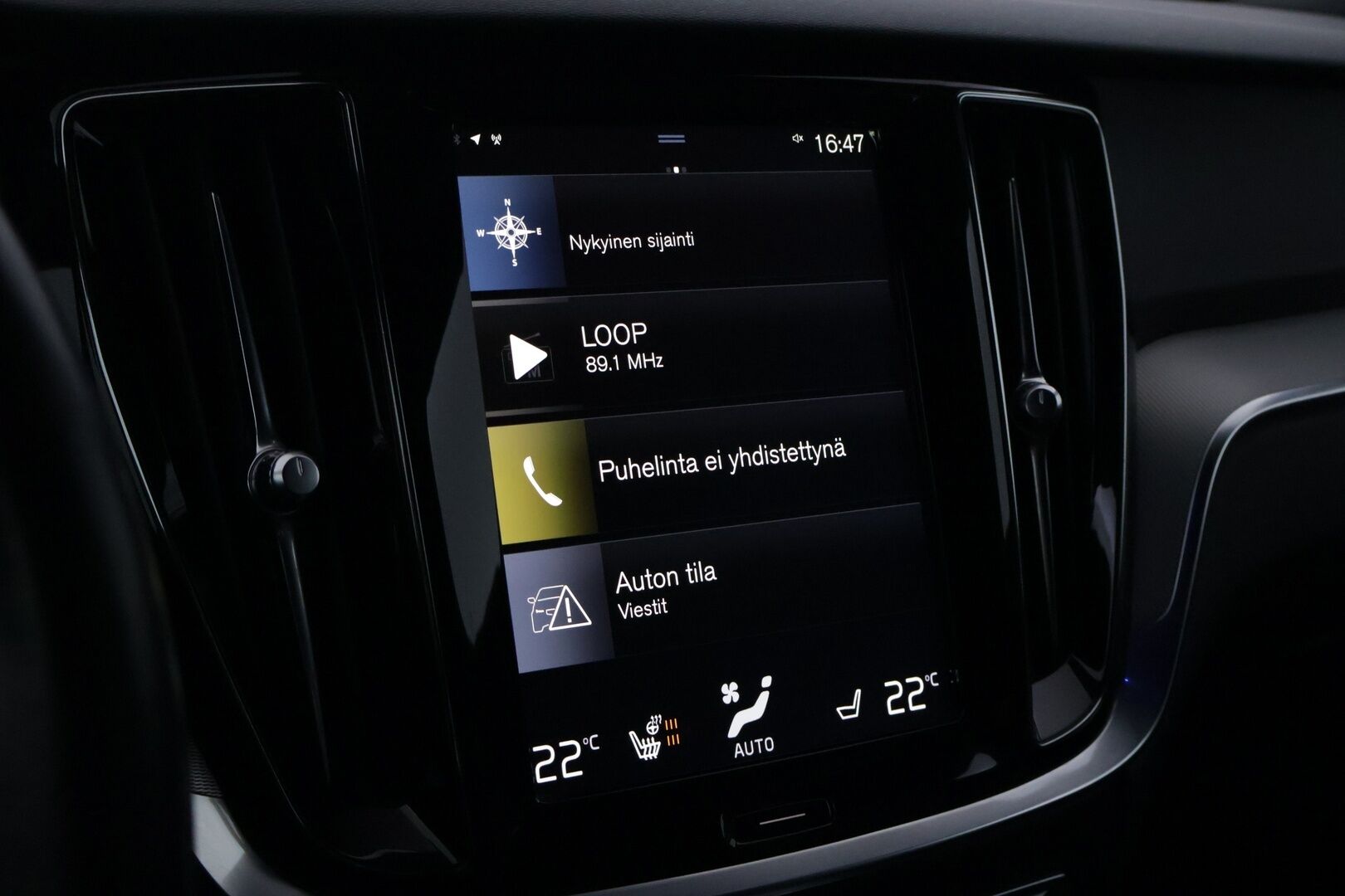 Volvo V60 2020 D4 AWD Business R-Design aut *Webasto / Sähkömuisti kuskin penkki / P. kamera / ACC / BLISS / Vetokoukku / Keyless* - Suomi-auto / Juuri huollettu / Volvo On Call / High performance Audio / Ratinlämmitys / Puskurin alle taittuva vetokoukku / Full-LED Active High Beam 