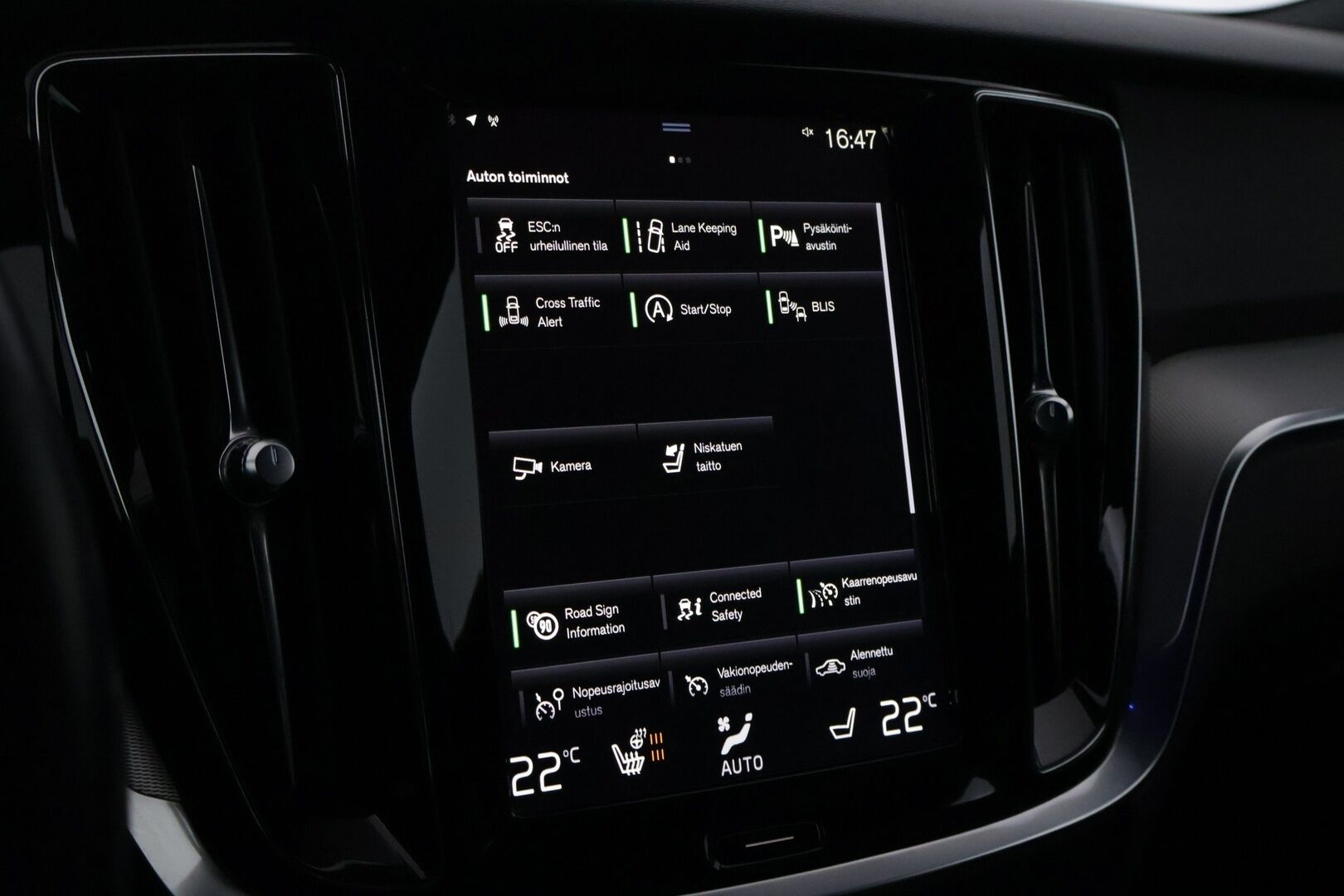 Volvo V60 2020 D4 AWD Business R-Design aut *Webasto / Sähkömuisti kuskin penkki / P. kamera / ACC / BLISS / Vetokoukku / Keyless* - Suomi-auto / Juuri huollettu / Volvo On Call / High performance Audio / Ratinlämmitys / Puskurin alle taittuva vetokoukku / Full-LED Active High Beam 