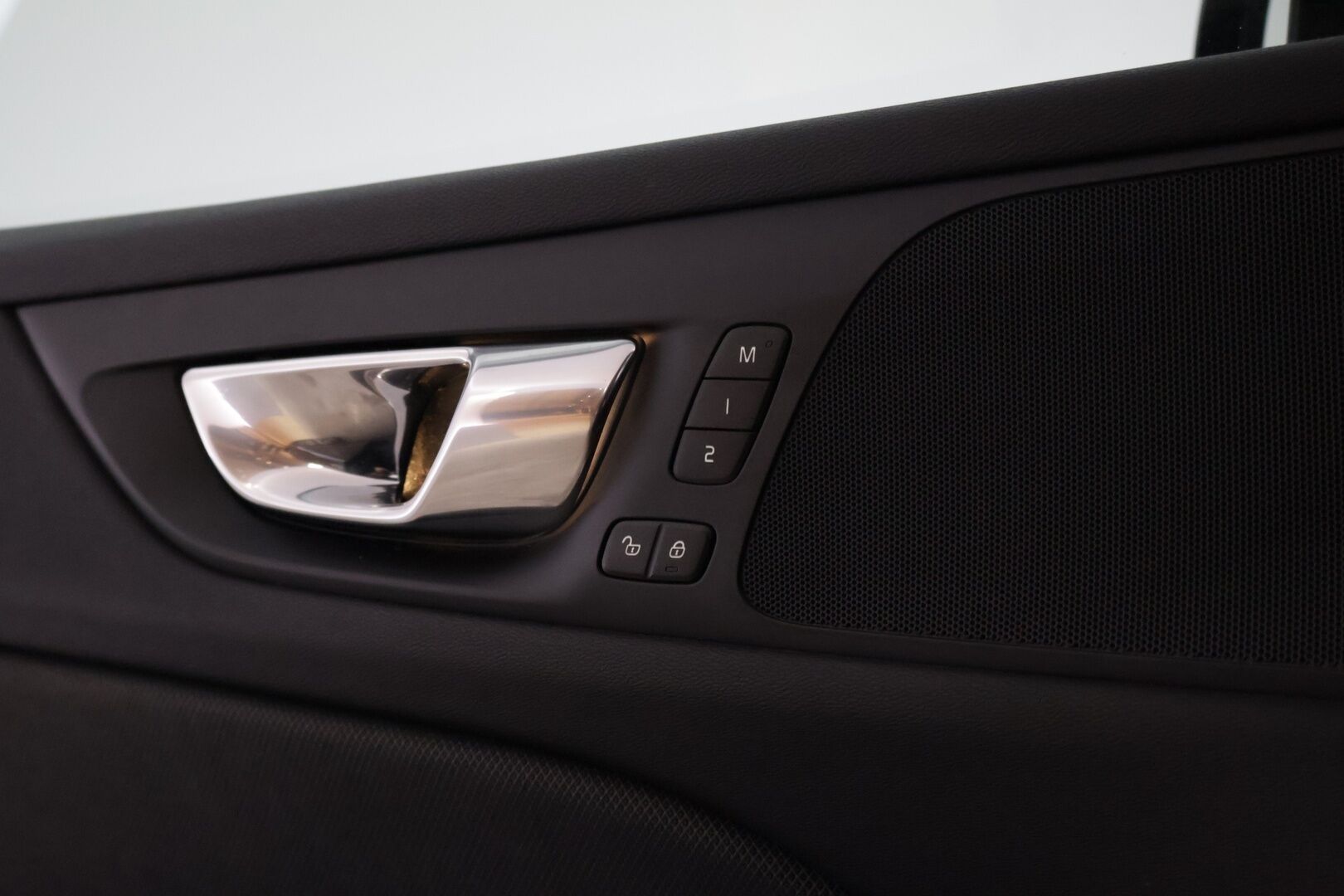 Volvo V60 2020 D4 AWD Business R-Design aut *Webasto / Sähkömuisti kuskin penkki / P. kamera / ACC / BLISS / Vetokoukku / Keyless* - Suomi-auto / Juuri huollettu / Volvo On Call / High performance Audio / Ratinlämmitys / Puskurin alle taittuva vetokoukku / Full-LED Active High Beam 