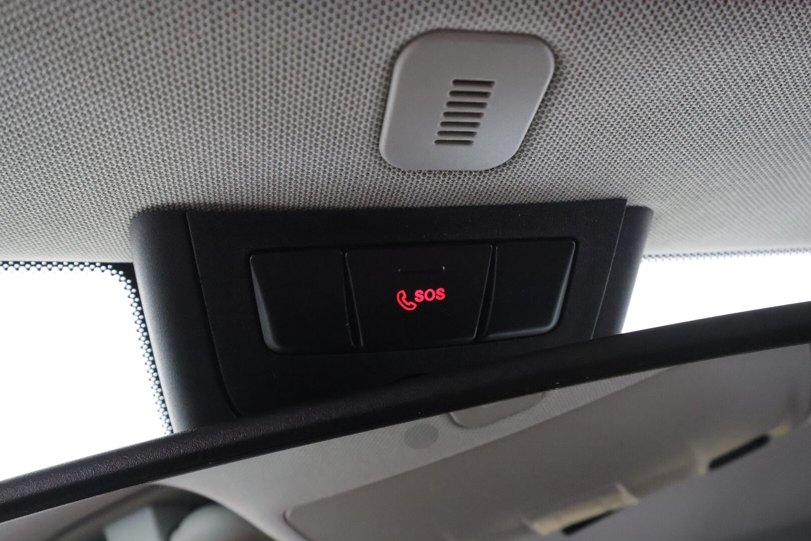 Mercedes-Benz GLA 2018 180 A Premium Business * Vakkari / P.kamera / LED / Navi / Sporttinahat / Apple&Android * - Kahdet renkaat aluvanteilla