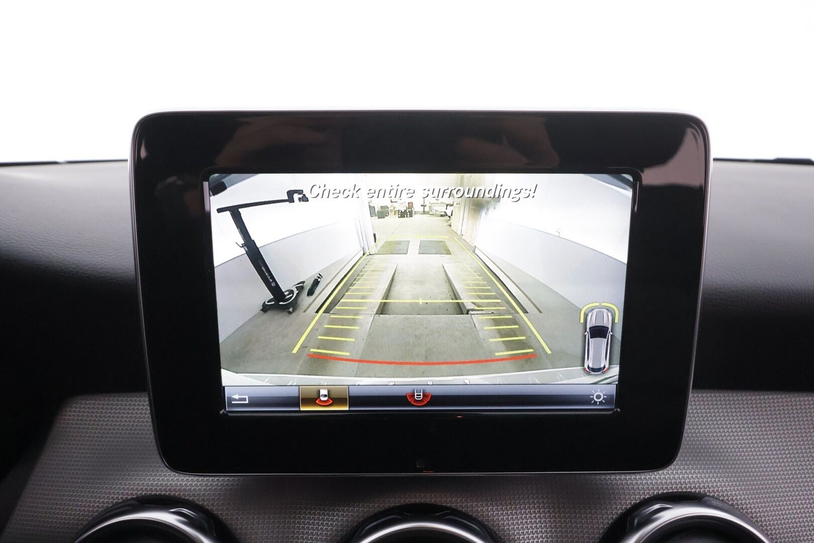 Mercedes-Benz GLA 2018 180 A Premium Business * Vakkari / P.kamera / LED / Navi / Sporttinahat / Apple&Android * - Kahdet renkaat aluvanteilla