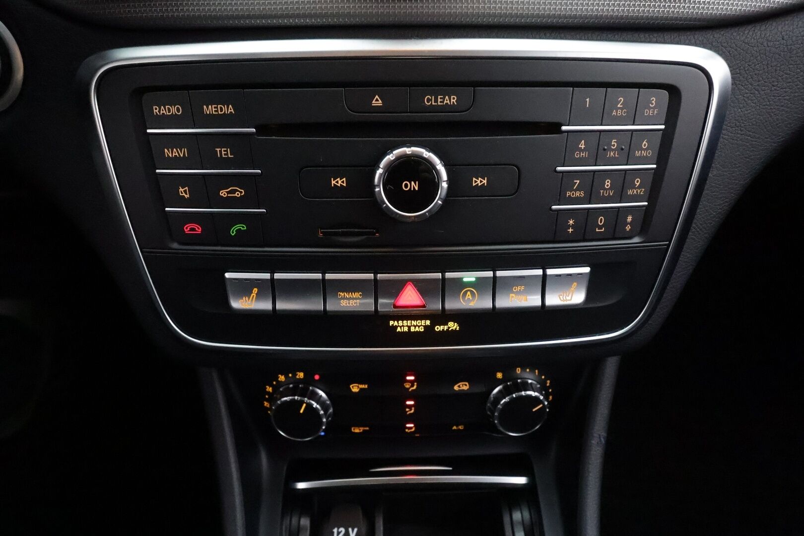 Mercedes-Benz GLA 2018 180 A Premium Business * Vakkari / P.kamera / LED / Navi / Sporttinahat / Apple&Android * - Kahdet renkaat aluvanteilla