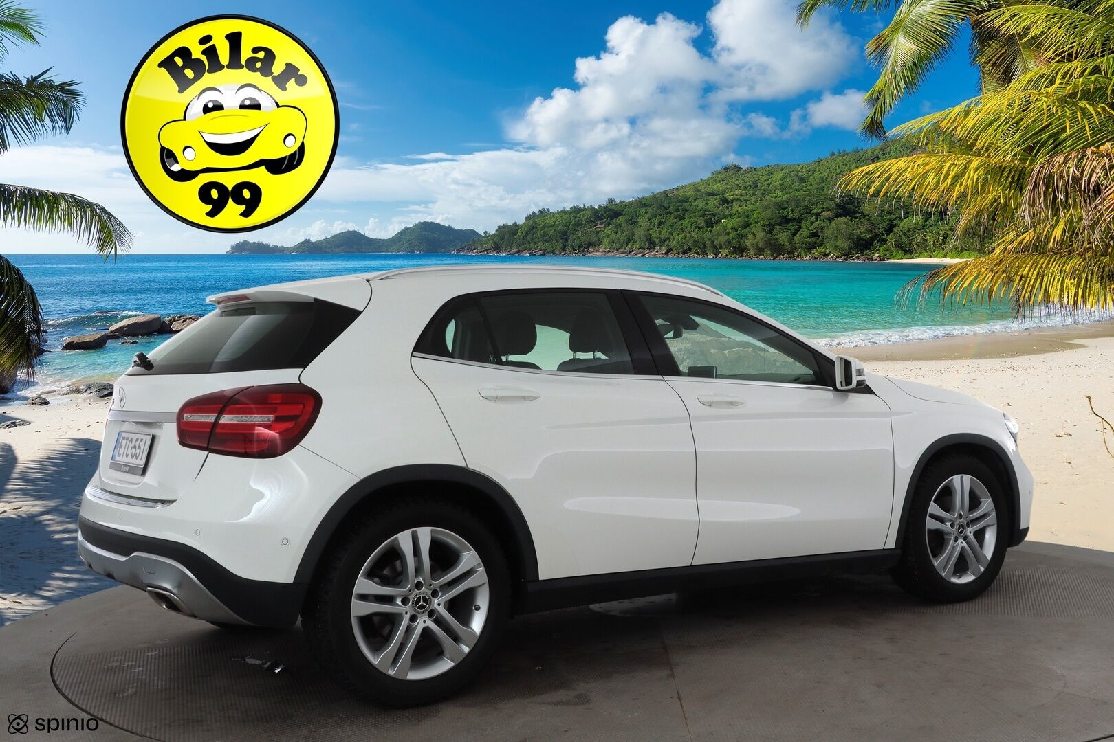 Mercedes-Benz GLA 2018 180 A Premium Business * Vakkari / P.kamera / LED / Navi / Sporttinahat / Apple&Android * - Kahdet renkaat aluvanteilla