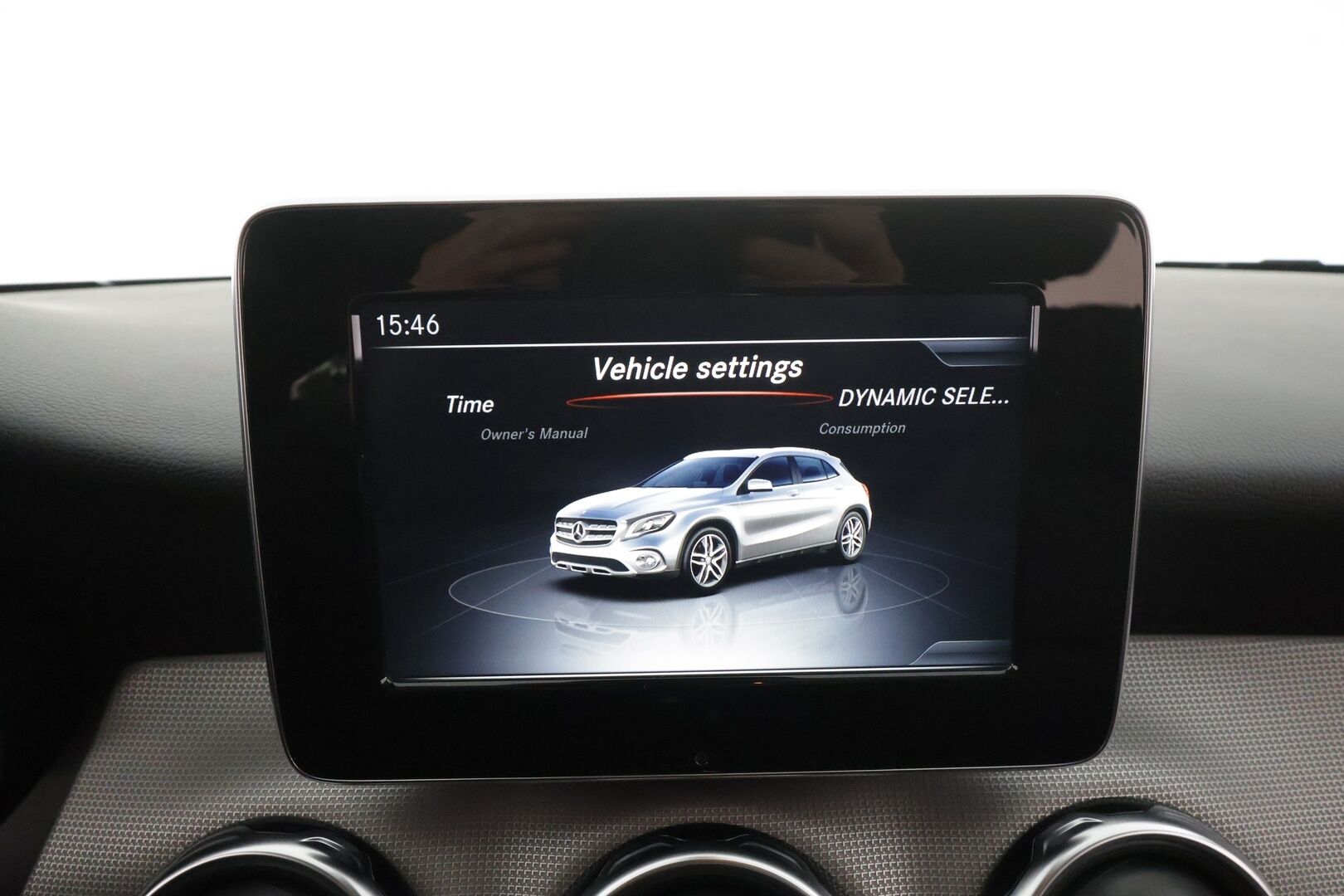 Mercedes-Benz GLA 2018 180 A Premium Business * Vakkari / P.kamera / LED / Navi / Sporttinahat / Apple&Android * - Kahdet renkaat aluvanteilla