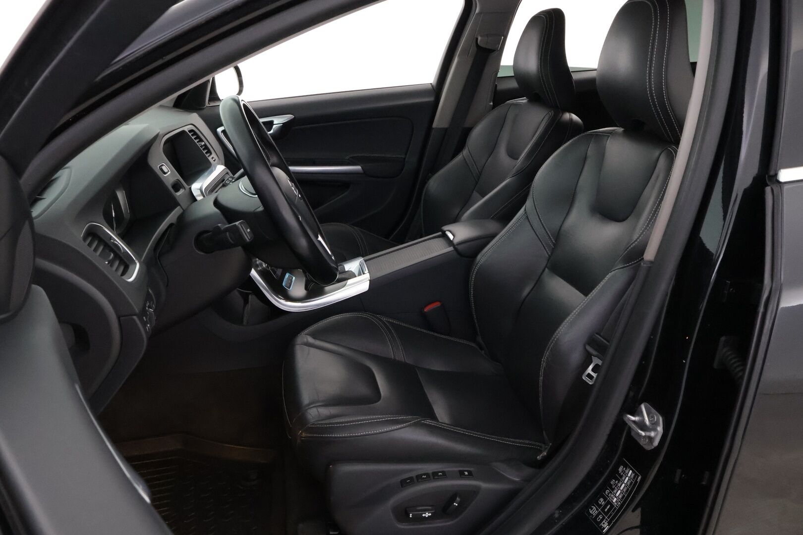 Volvo V60 2015 D6 AWD Summum+ Plug In Hybrid aut YritysOutlet - Myydään vain yrityksille - YritysOutlet - Myydään vain yrityksille