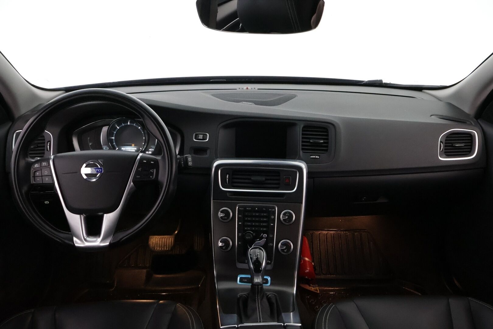 Volvo V60 2015 D6 AWD Summum+ Plug In Hybrid aut YritysOutlet - Myydään vain yrityksille - YritysOutlet - Myydään vain yrityksille