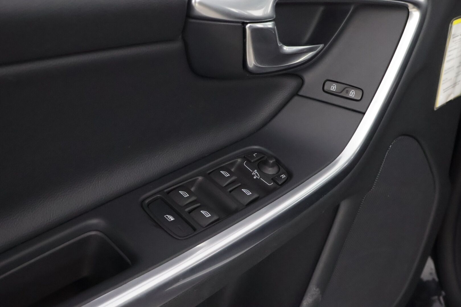 Volvo V60 2015 D6 AWD Summum+ Plug In Hybrid aut YritysOutlet - Myydään vain yrityksille - YritysOutlet - Myydään vain yrityksille