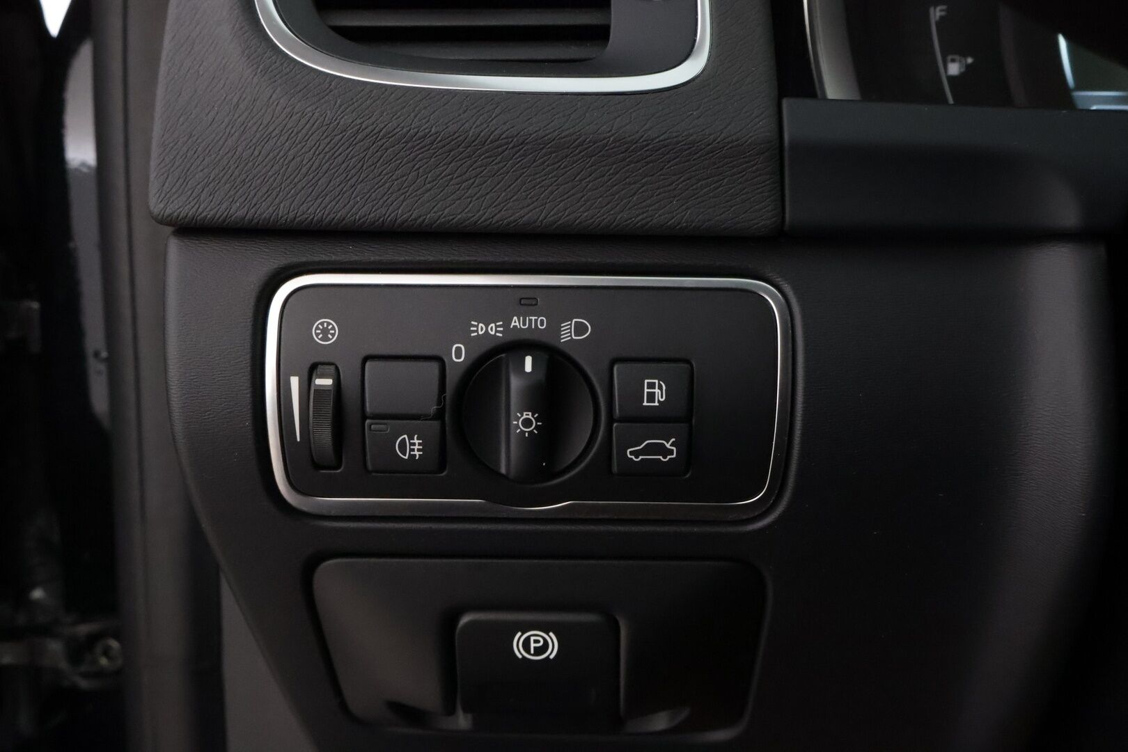 Volvo V60 2015 D6 AWD Summum+ Plug In Hybrid aut YritysOutlet - Myydään vain yrityksille - YritysOutlet - Myydään vain yrityksille