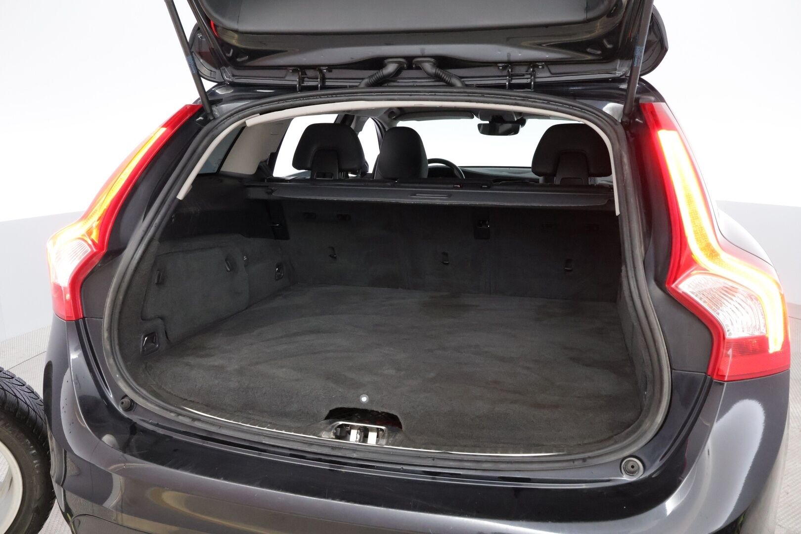 Volvo V60 2015 D6 AWD Summum+ Plug In Hybrid aut YritysOutlet - Myydään vain yrityksille - YritysOutlet - Myydään vain yrityksille