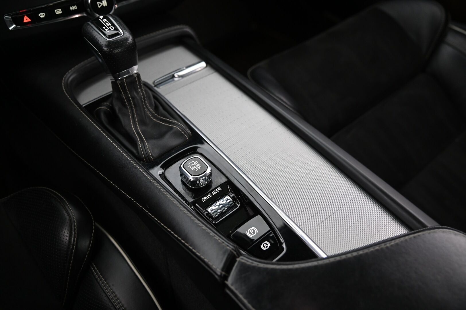 Volvo S90 2018 D4 AWD R-Design aut *Muistipenkki / ACC / BLIS / Vetokoukku / Webasto / Lasikattoluukku* - *Seuraava katsastus 4/26 / 2x Hyvät renkaat ja alumiinivanteet*